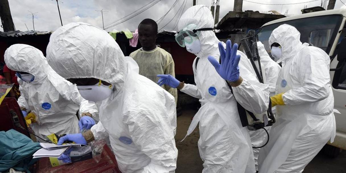 I medici e i volontari contro l&#39;Ebola, alias la peggiore di sempre